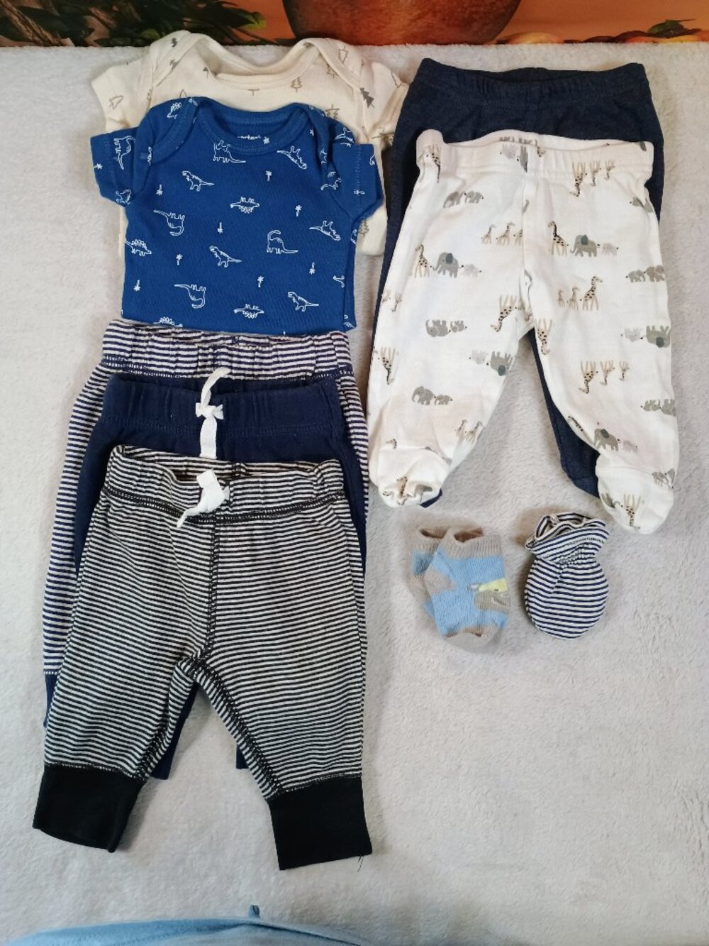 EUC Bundle-9pc Carters, Gerber, Sz New Born Mix & Match Outfits Essentials